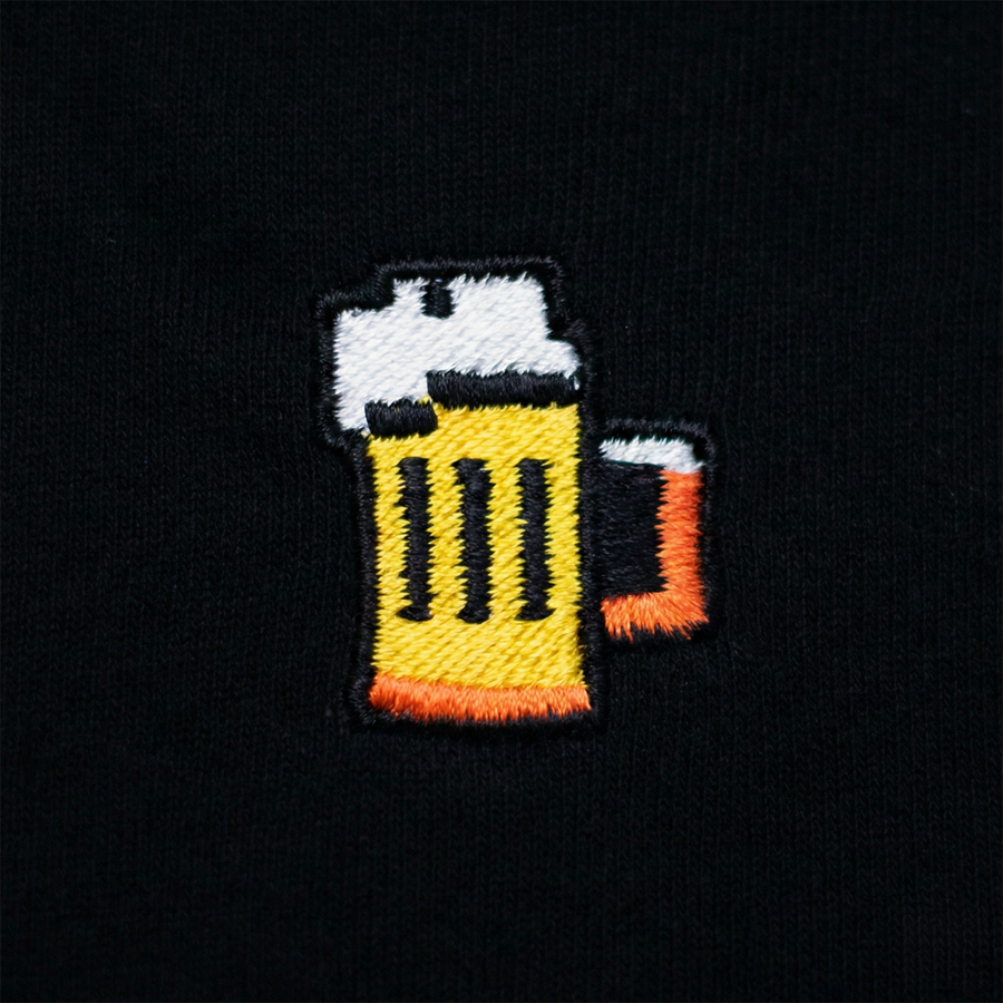Pixel Bier – Bestickter Bio Hoodie — Zweites Produktbild