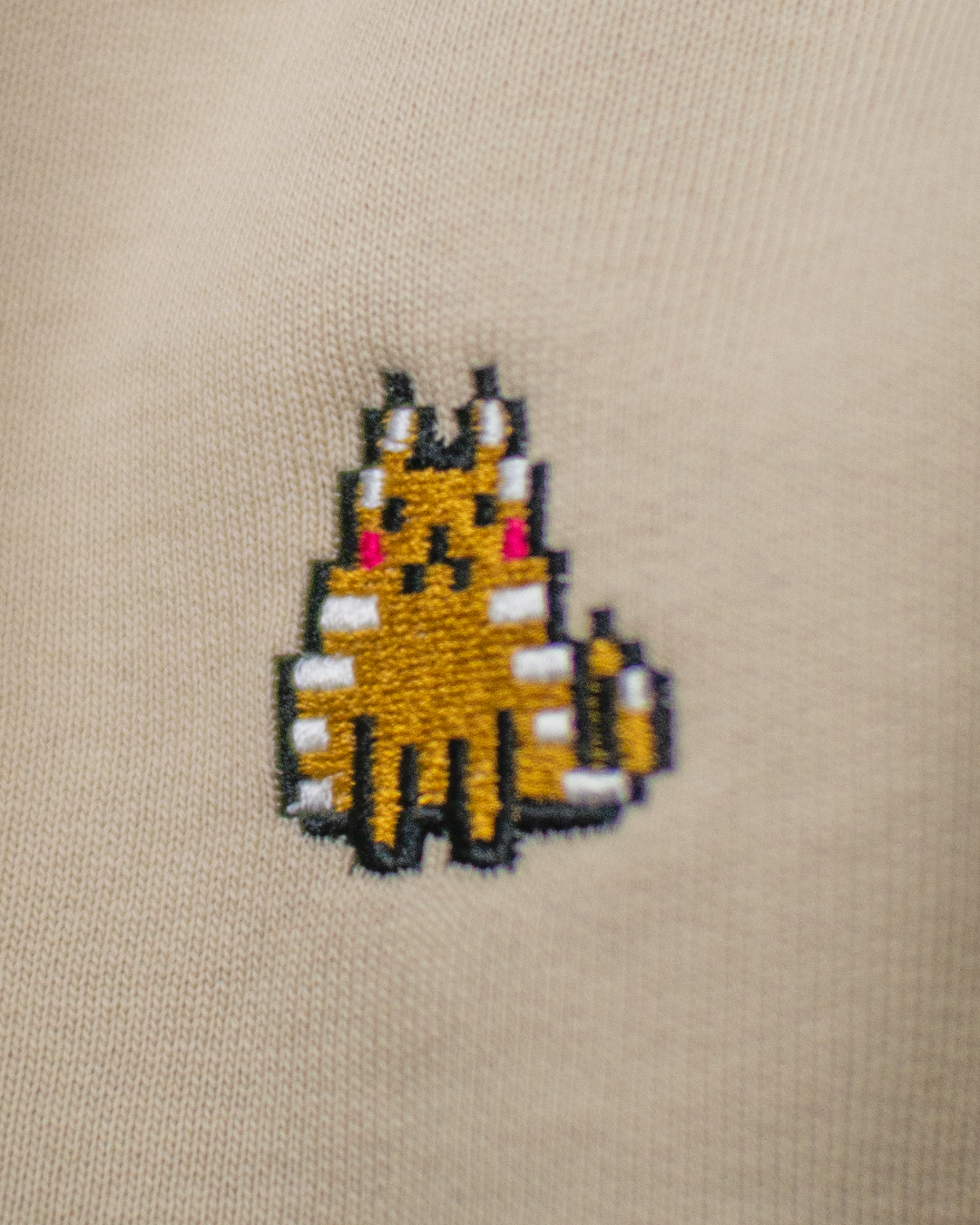Organic Hoodie - mit brauner Pixel-Katze
