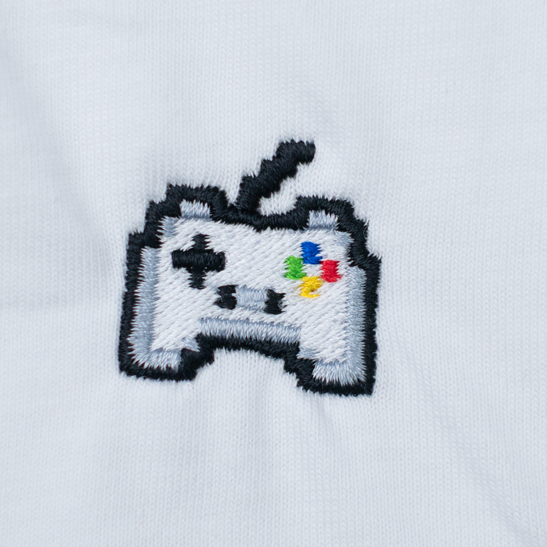 Pixel Gamepad – Besticktes Bio T-Shirt // No. 010