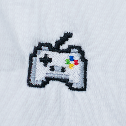 Pixel Gamepad – Besticktes Bio T-Shirt // No. 010