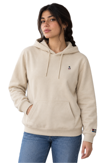 Pixel Pinguin Mit Skateboard – Bestickter Bio Hoodie · Beige · Model · Frau