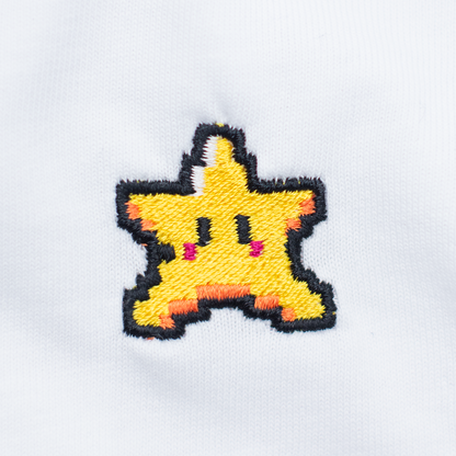 Pixel Stern – Besticktes Bio T-Shirt · Weiß · Stick-Close-up