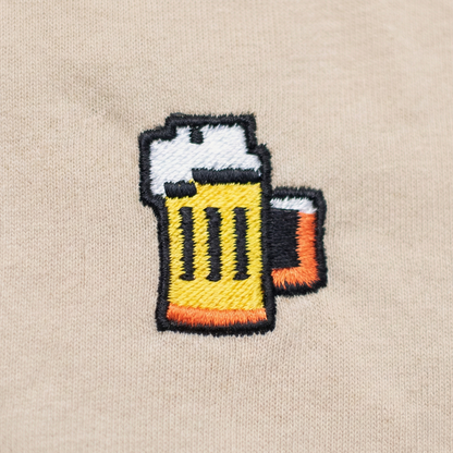 Pixel Bier – Besticktes Bio Oversized T-Shirt · Beige · Stick-Close-up