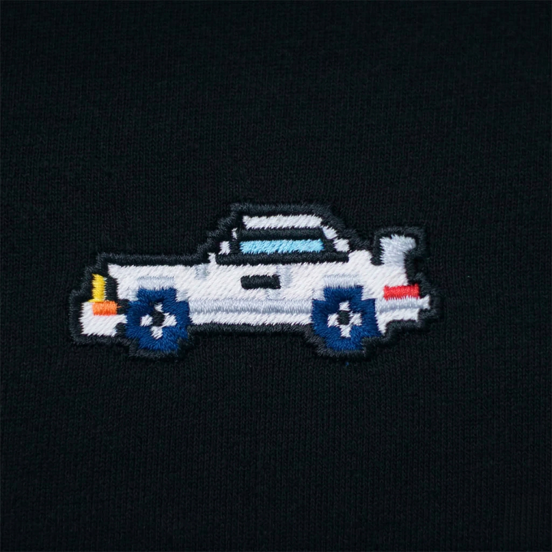 Pixel Sportwagen weiß – Bestickter Bio Hoodie · Schwarz · Stick-Close-up