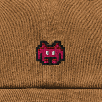 Pixel Alien Rot – Bestickte Cord Cap · Braun · Stick