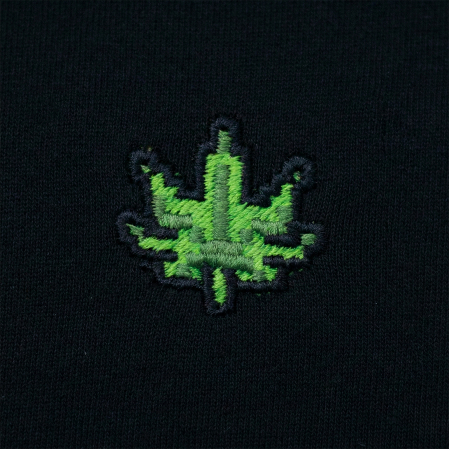 Pixel Cannabis – Bestickter Bio Hoodie · Schwarz · Stick-Close-up