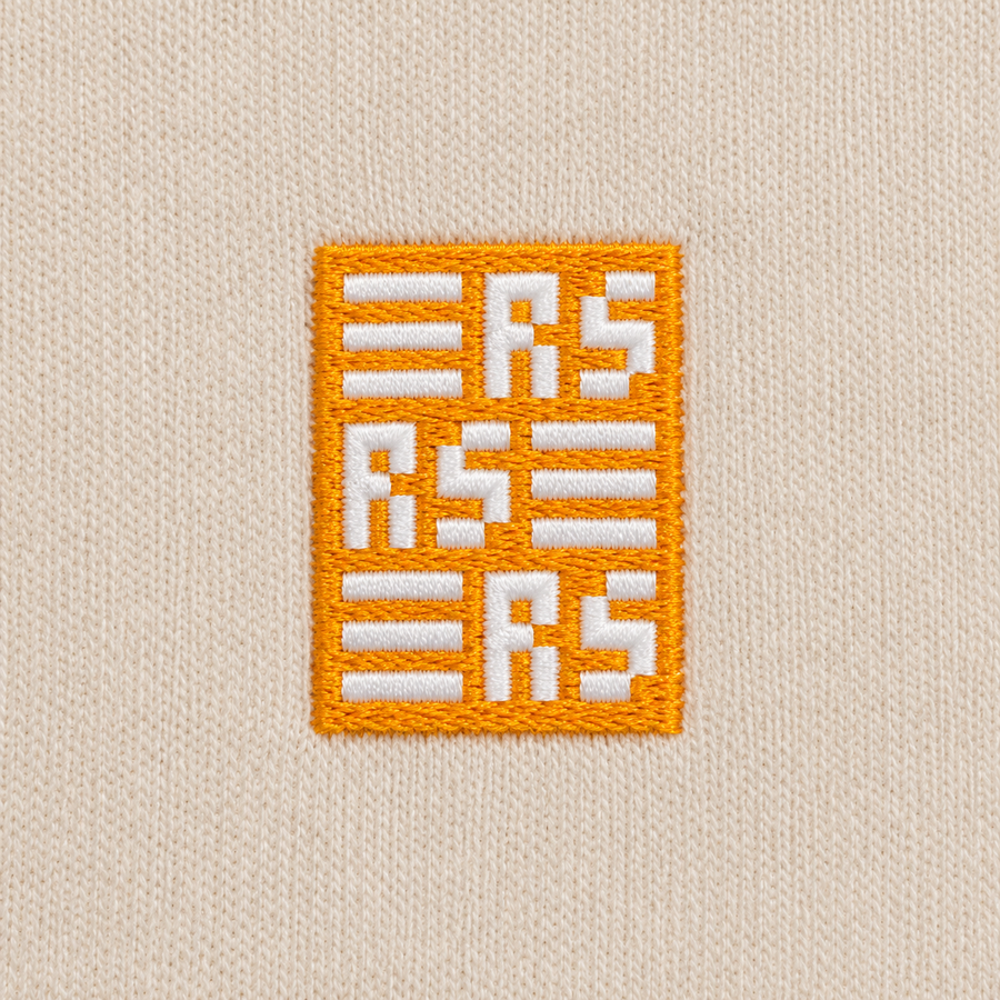RS Monogram – Bestickter Bio Hoodie · Beige · Generiertes Stickdetail