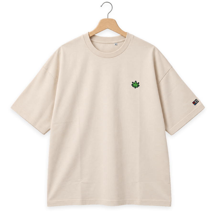 Pixel Cannabis – Besticktes Bio Oversized T-Shirt · Beige · Bügel A