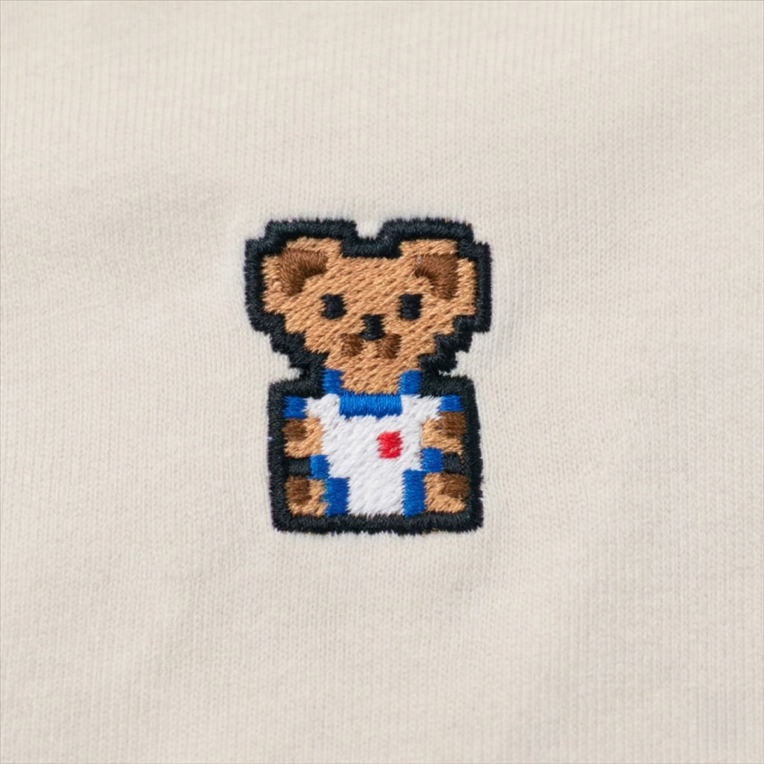 Pixel Bär "Zuffi" – Bestickter Bio Hoodie · Beige · Stick-Close-up
