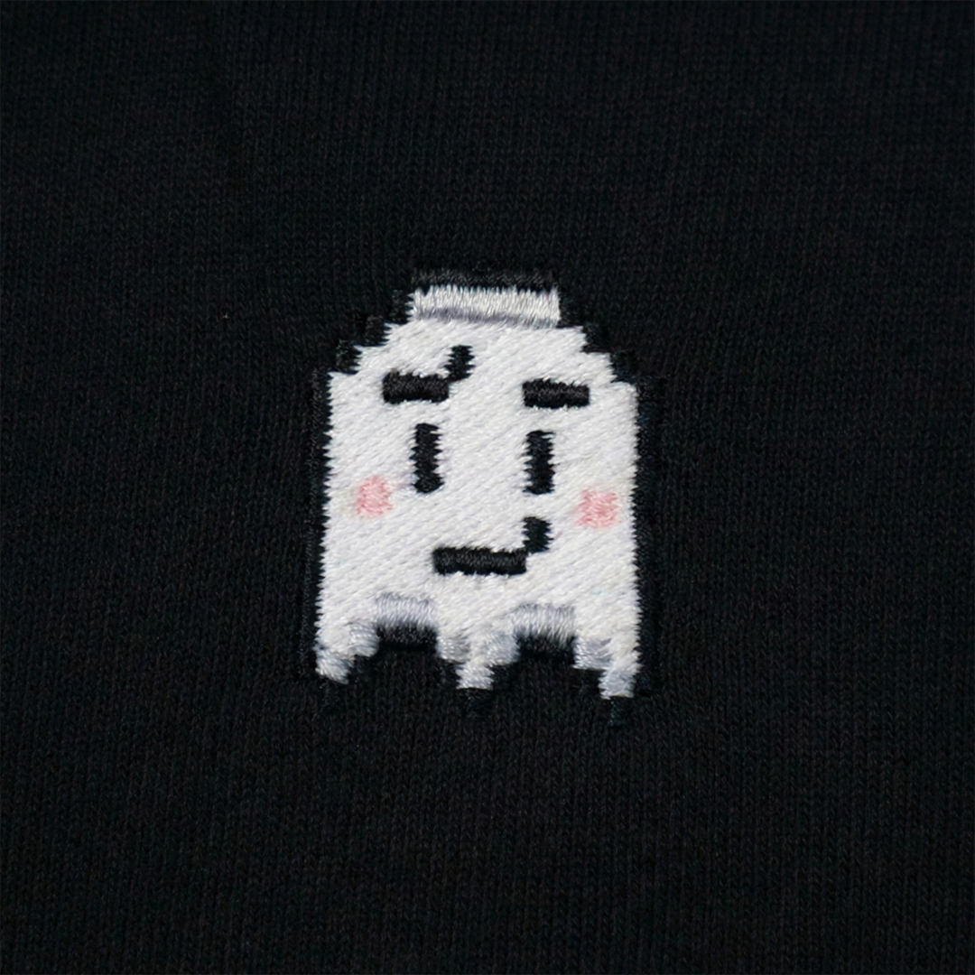 Pixel Geist – Bestickter Bio Hoodie · Schwarz · Stick-Close-up