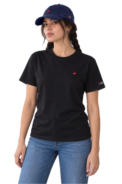 Pixel Alien Rot – Bestickte Cord Cap · Blau · Model Frau