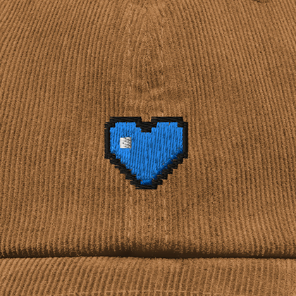 Pixel Herz Blau – Bestickte Cord Cap · Braun · Stick