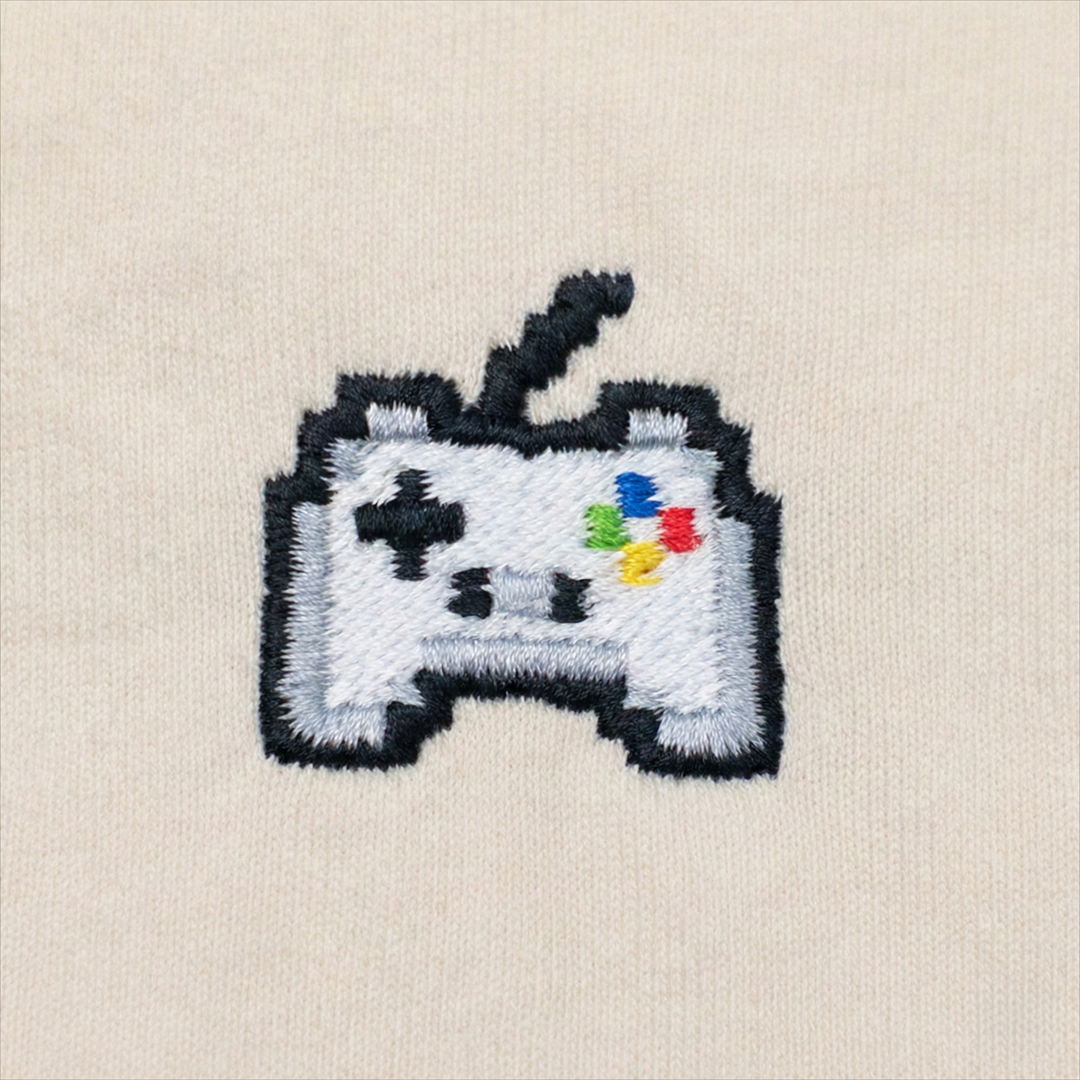 Pixel Gamepad – Bestickter Bio Hoodie · Beige · Stick-Close-up
