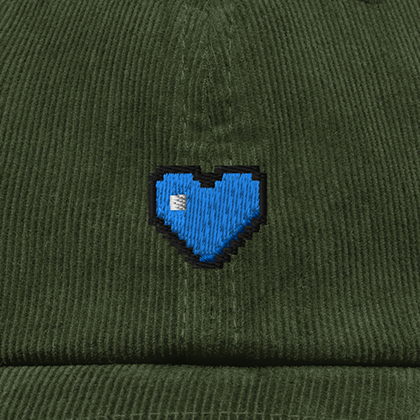 Pixel Herz Blau – Bestickte Cord Cap · Grün · Stick