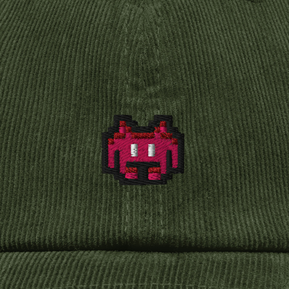 Pixel Alien Rot – Bestickte Cord Cap · Grün · Stick