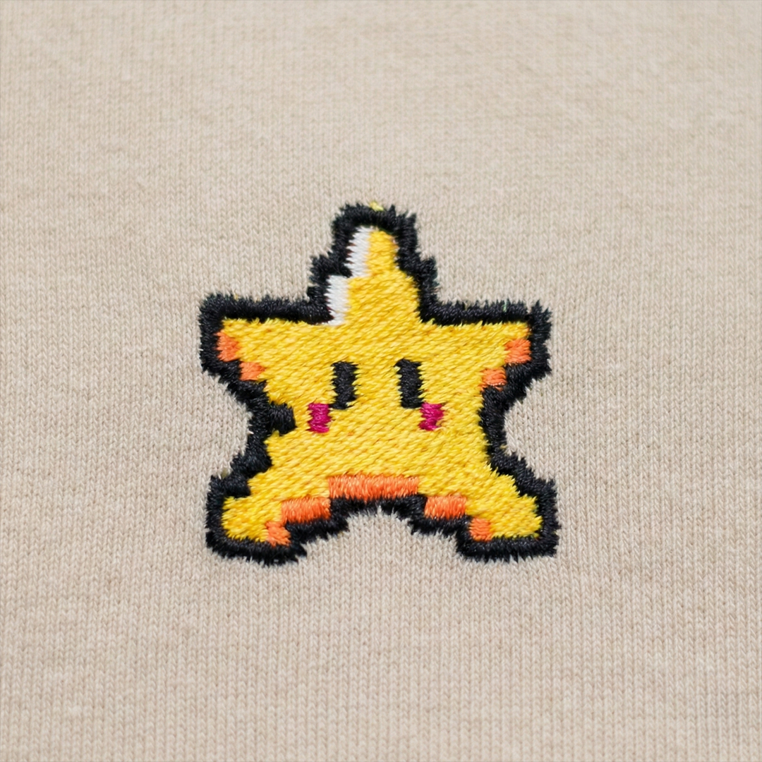 Pixel Stern – Bestickter Bio Hoodie · Beige · Stick-Close-up
