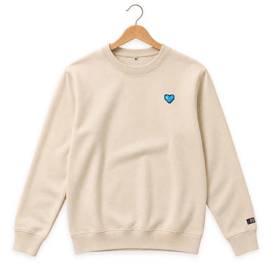 Pixel Herz Blau – Bestickter Bio Pullover · Beige · Bügel A