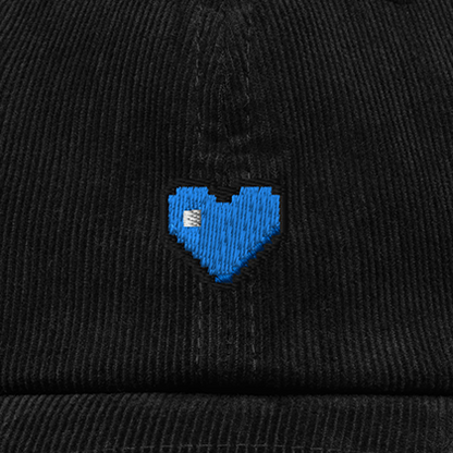 Pixel Herz Blau – Bestickte Cord Cap · Schwarz · Stick