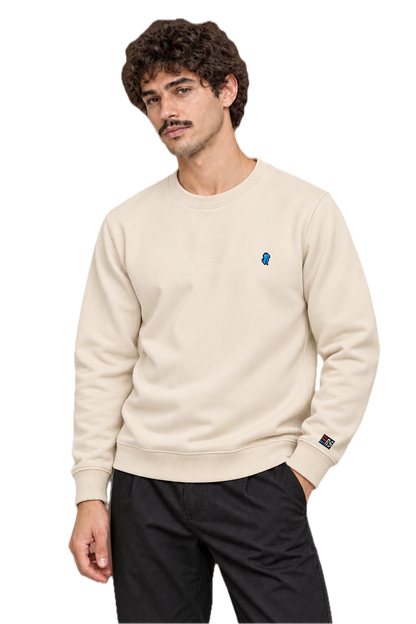 Pixel Dino Blau – Bestickter Bio Pullover · Beige · Model · Mann