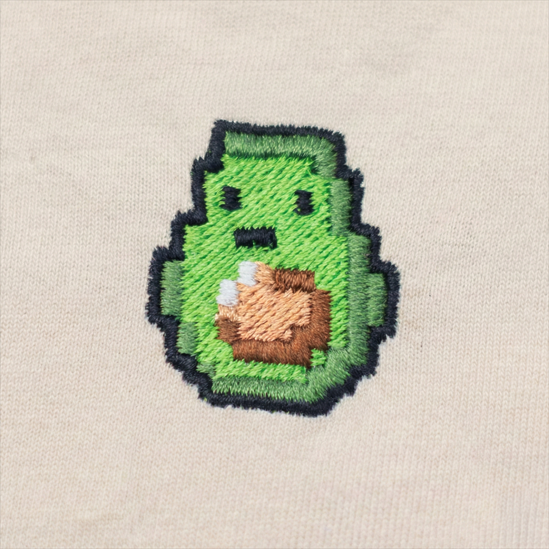 Pixel Avocado – Besticktes Bio Oversized T-Shirt · Beige · Stick-Close-up
