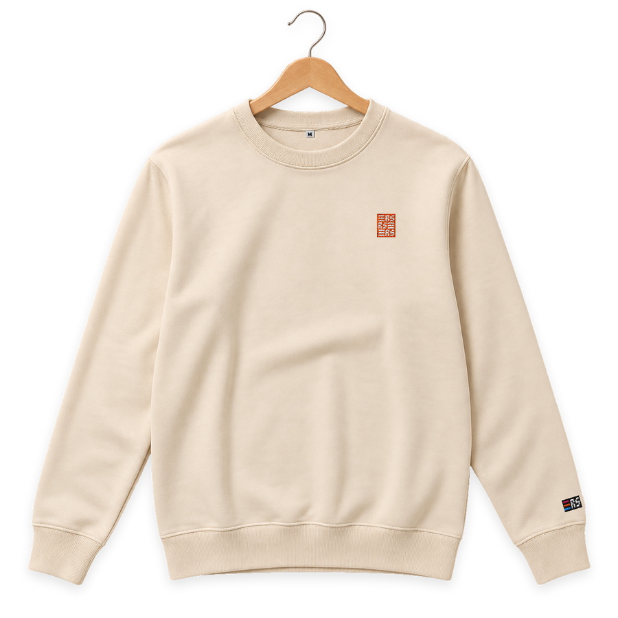 RS Monogram – Bestickter Bio Pullover · Beige · Bügel A