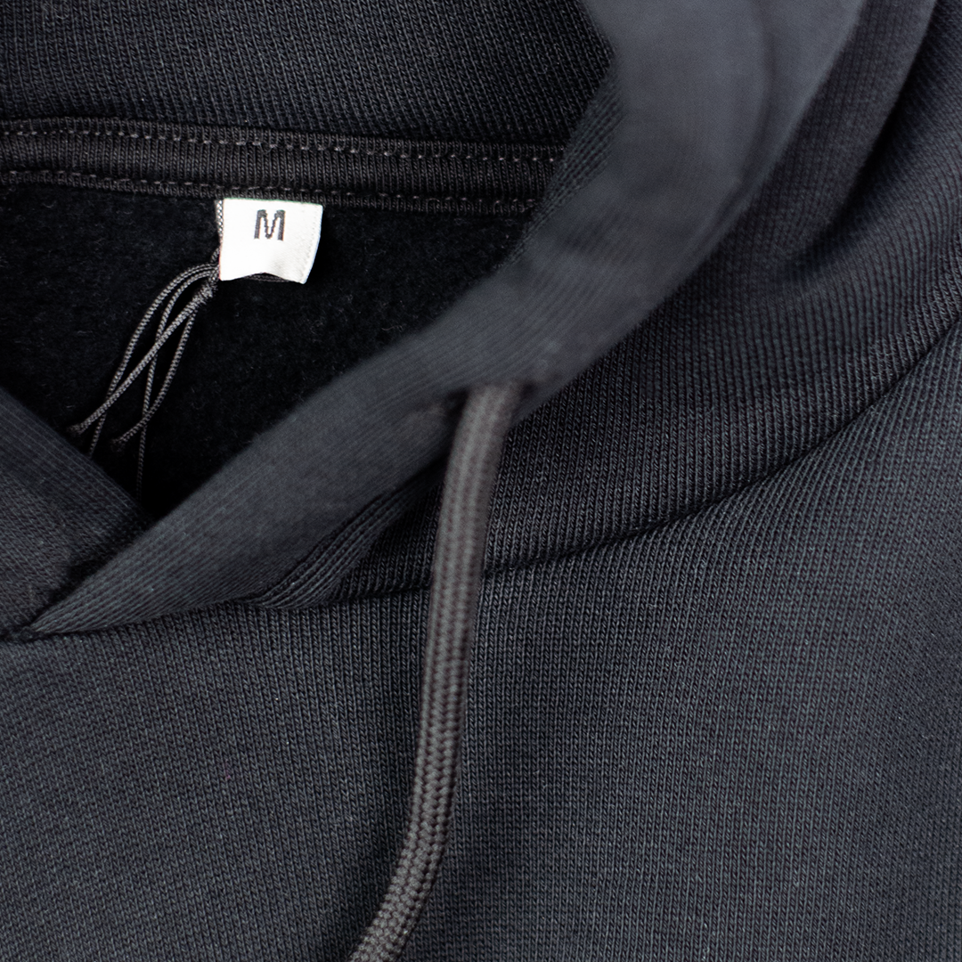 Pixel Batterie – Bestickter Bio Hoodie Schwarz · Schwarz · Stoff und Verarbeitung, Ansicht 1