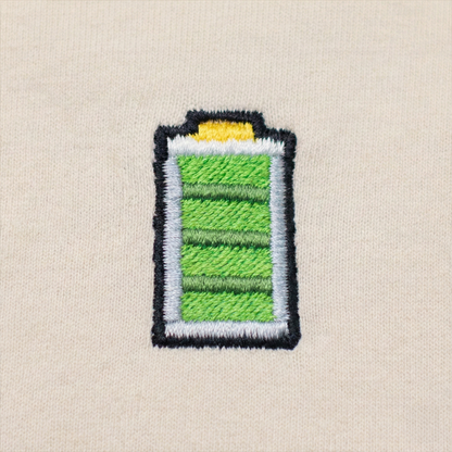 Pixel Batterie – Bestickter Bio Pullover Beige · Standard · Stick-Close-up