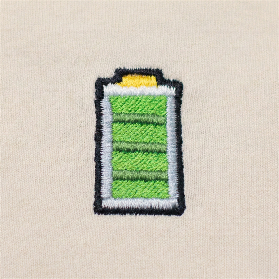 Pixel Batterie – Besticktes Bio Oversized T-Shirt · Beige · Stick-Close-up