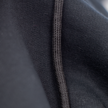 Pixel Avocado – Bestickter Bio Hoodie · Schwarz · Stoff und Verarbeitung, Ansicht 2