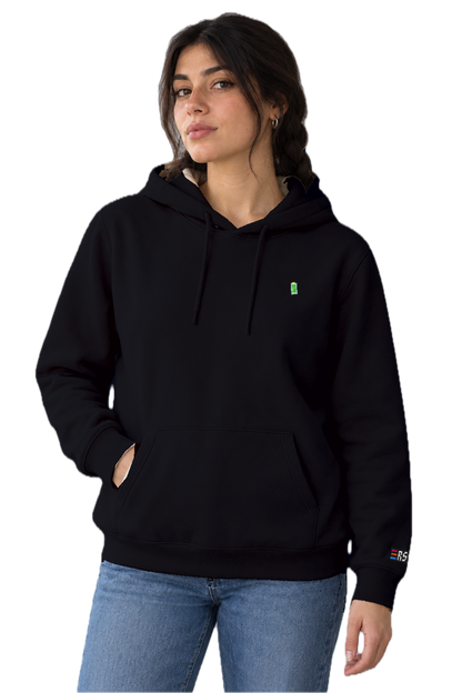 Pixel Batterie – Bestickter Bio Hoodie Schwarz · Schwarz · Model · Frau