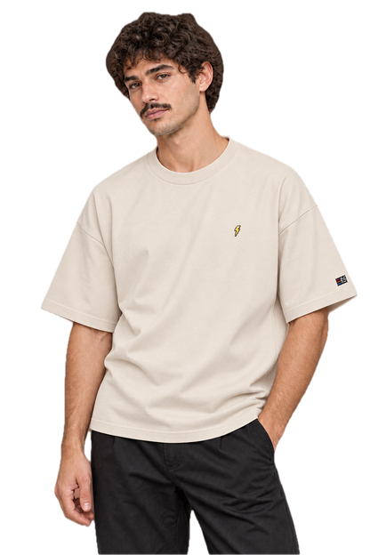 Pixel Blitz – Besticktes Bio Oversized T-Shirt · Beige · Model · Mann