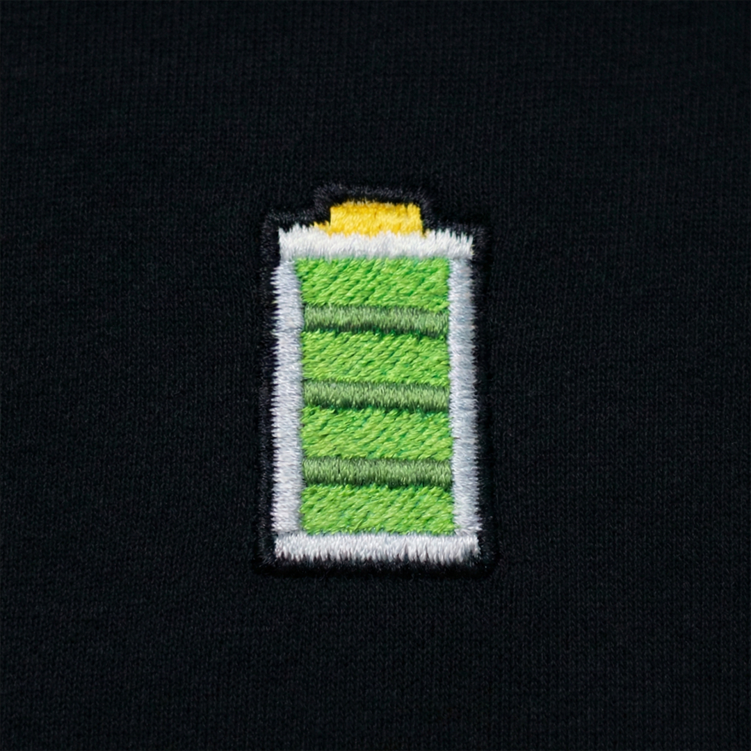 Pixel Batterie – Bestickter Bio Hoodie Schwarz · Schwarz · Stick-Close-up