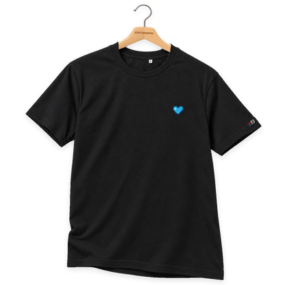 Pixel Herz Blau – Besticktes Bio T-Shirt · Schwarz · Bügel B · Bügel V5