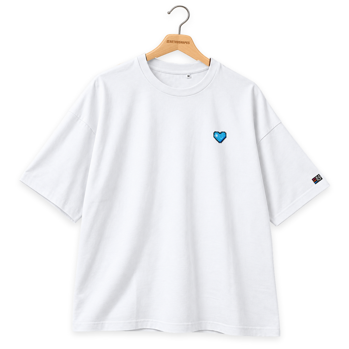Pixel Herz Blau – Besticktes Bio Oversized T-Shirt · Weiß · Bügel B · Bügel V5