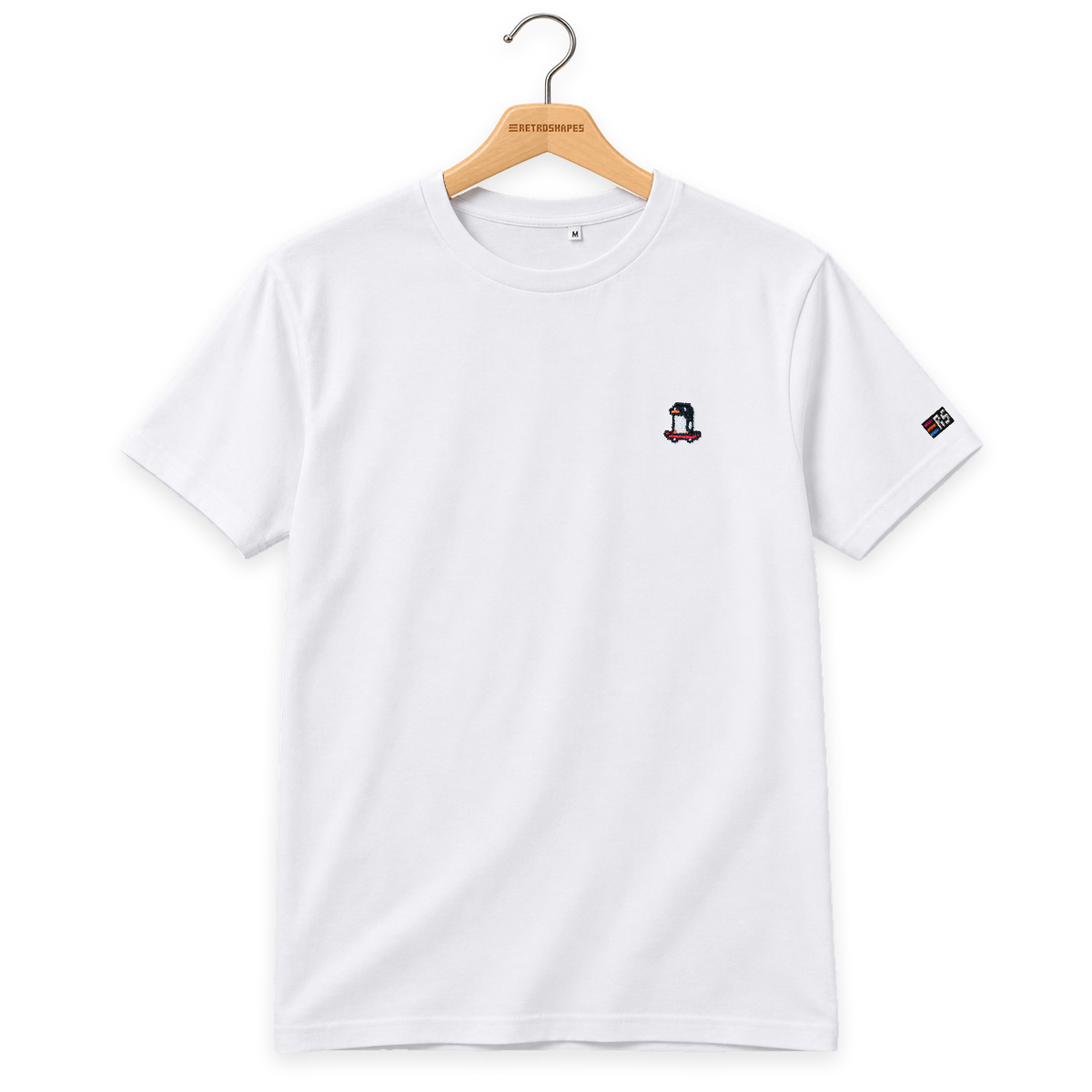 Pixel Pinguin Mit Skateboard – Besticktes Bio T-Shirt · Weiß · Bügel A · Bügel V5