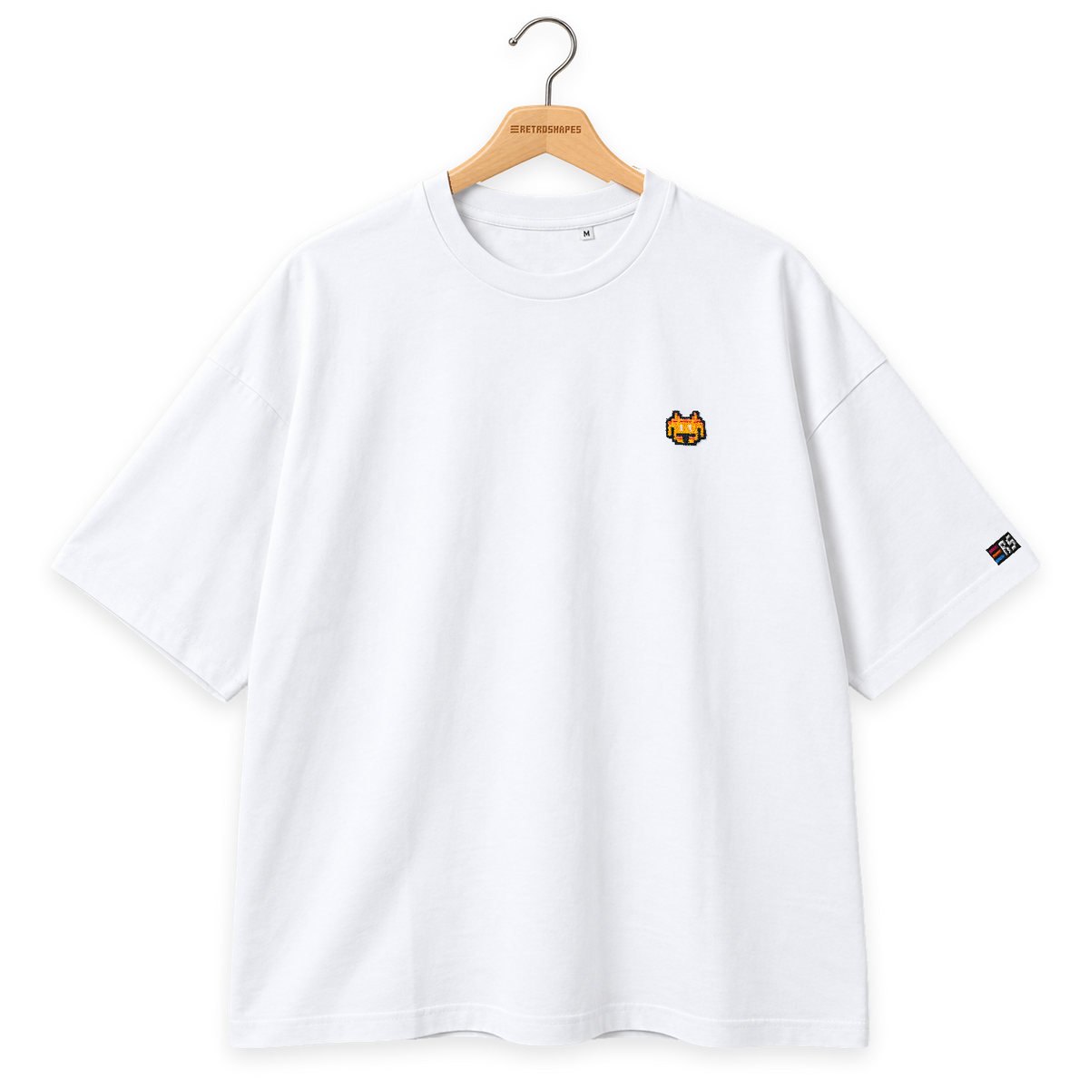 Pixel Alien Orange – Besticktes Bio Oversized T-Shirt · Weiß · Bügel A · Bügel V5