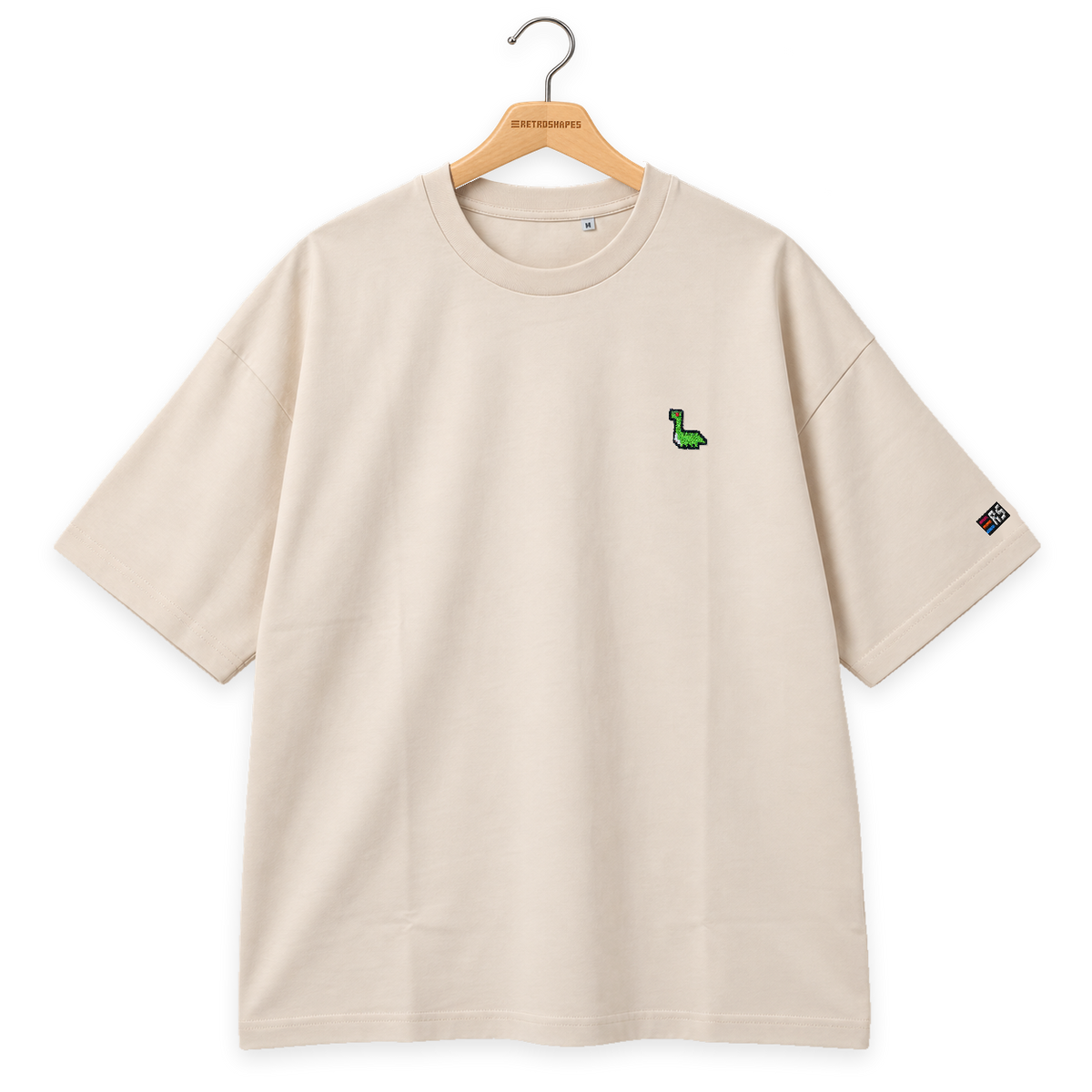 Pixel Dino – Besticktes Bio Oversized T-Shirt · Beige · Bügel A · Bügel V5