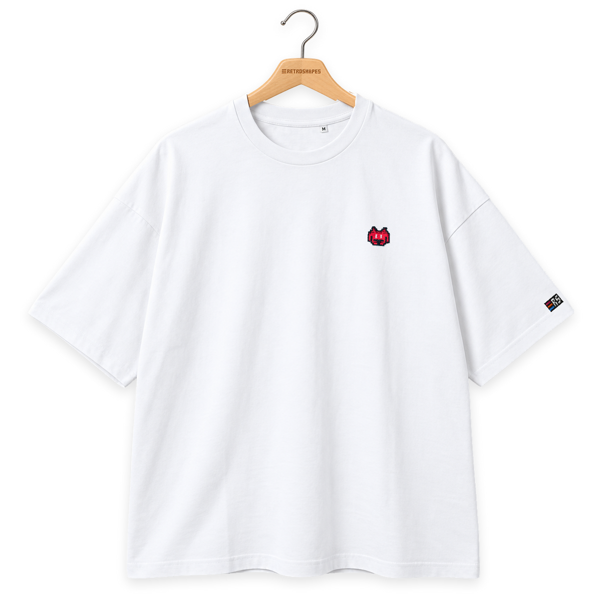 Pixel Alien Rot – Besticktes Bio Oversized T-Shirt · Weiß · Bügel A · Bügel V5