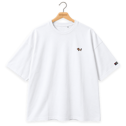 Pixel Dackel Gustl – Besticktes Bio Oversized T-Shirt · Weiß · Bügel A · Bügel V5