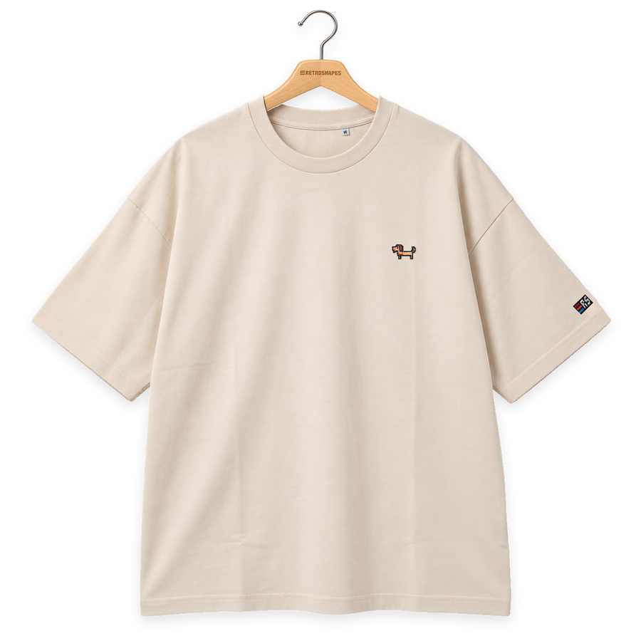 Pixel Dackel Gustl – Besticktes Bio Oversized T-Shirt · Beige · Bügel A · Bügel V5