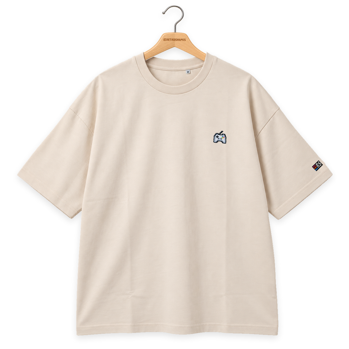 Pixel Gamepad – Besticktes Bio Oversized T-Shirt · Beige · Bügel A · Bügel V5