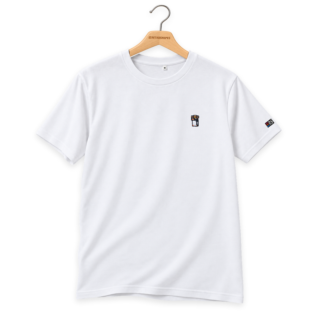 Pixel Pinguin Mit Cowboyhut – Besticktes Bio T-Shirt · Weiß · Bügel B · Bügel V5
