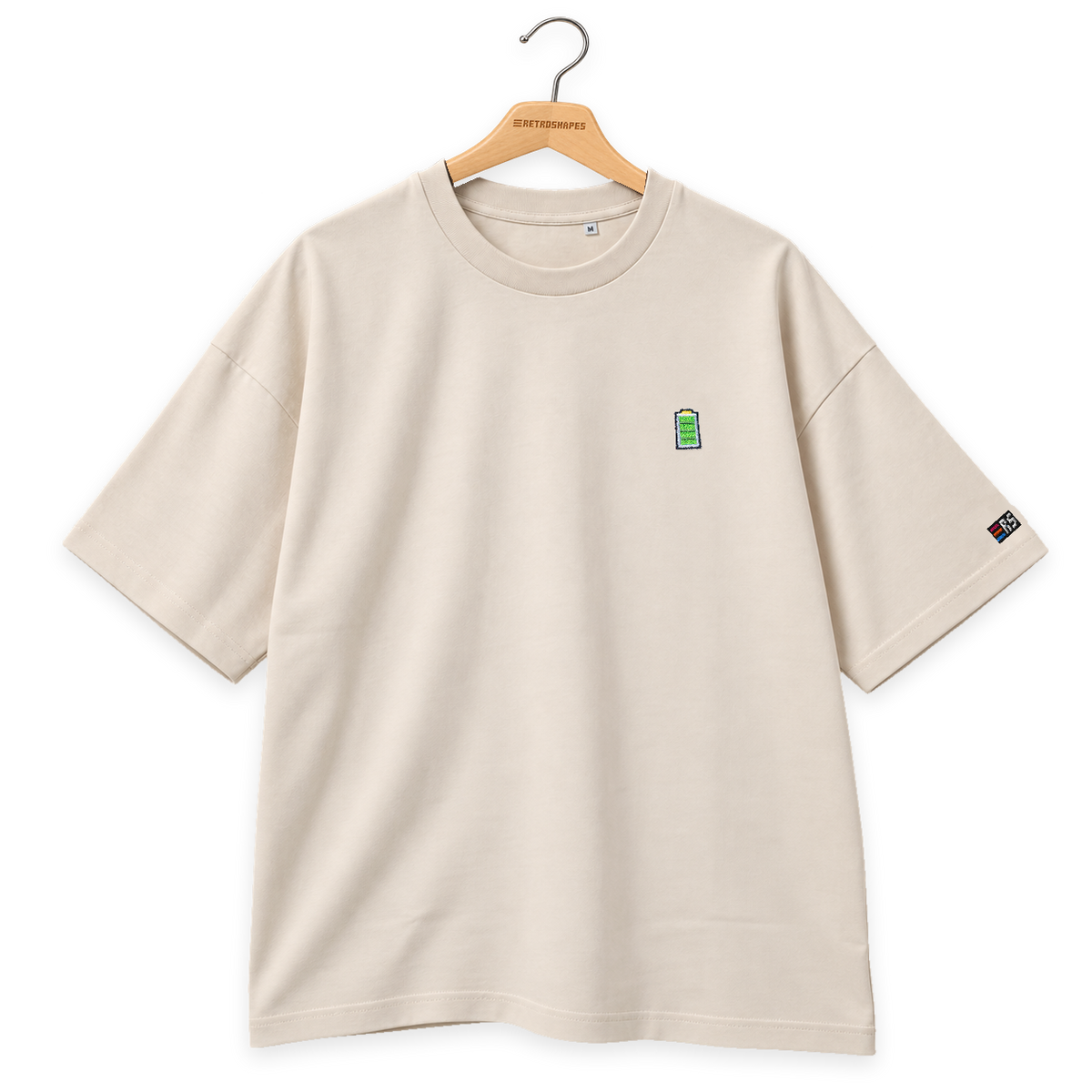 Pixel Batterie – Besticktes Bio Oversized T-Shirt · Beige · Bügel B · Bügel V6