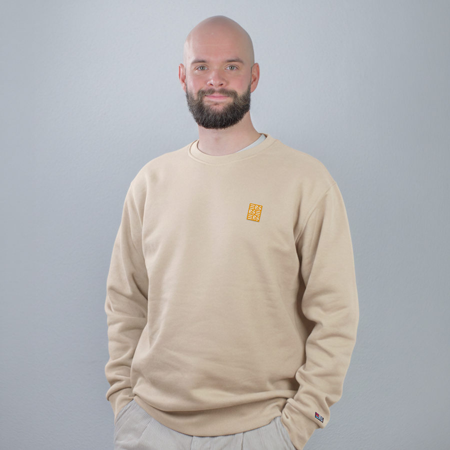 RS Monogram – Bestickter Bio Pullover — Zweites Produktbild
