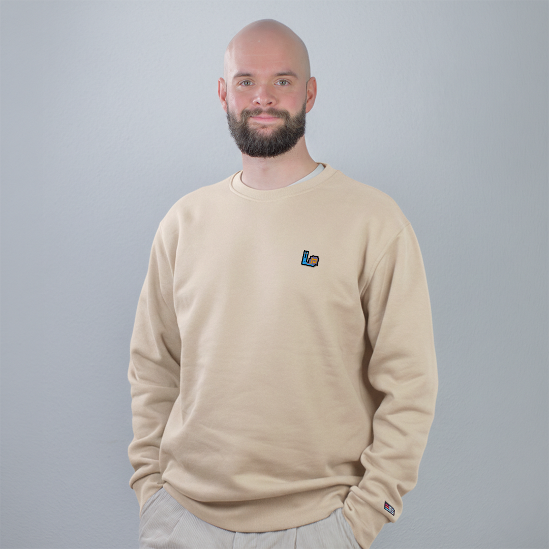 Pixel Schnecke – Bestickter Bio Pullover // No. 024